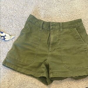 Madewell Camp Shorts in Olive Green size 25
